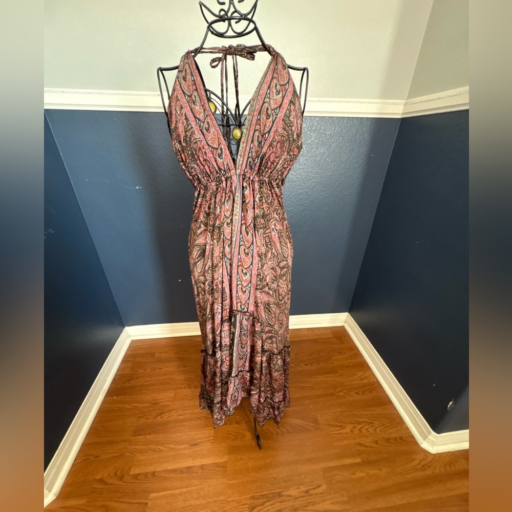 Chic Paisley Halter Maxi Dress